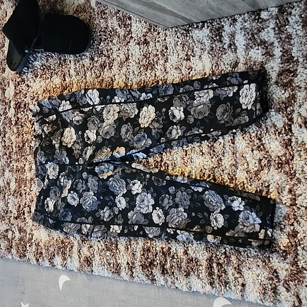 Torrid 2x black grey gray floral active leggings workout with pockets